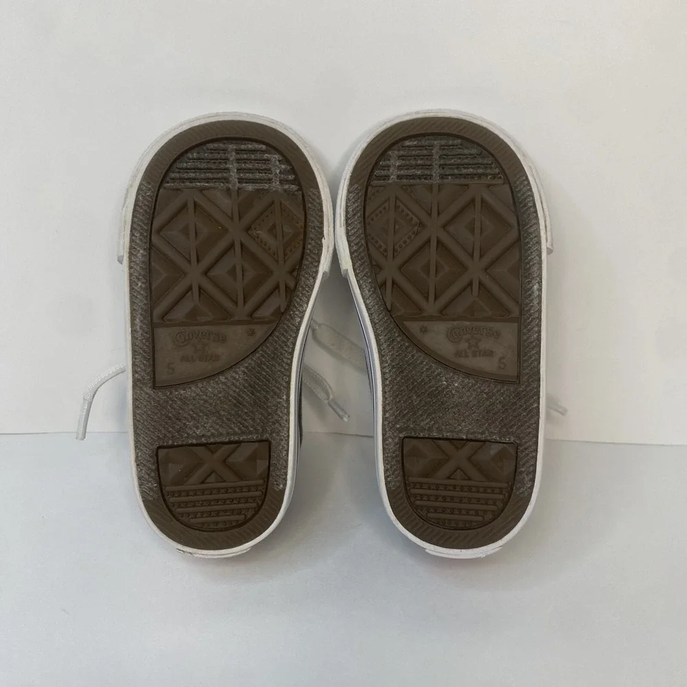 Converse All Star Chuck Taylor Toddler Shoes Unisex. Size 5. Excellent Condition